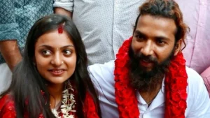 Viral Kumbh Girl Case | Monalisa minor nikli, pati Farman Khan par POCSO Act ke tahat FIR